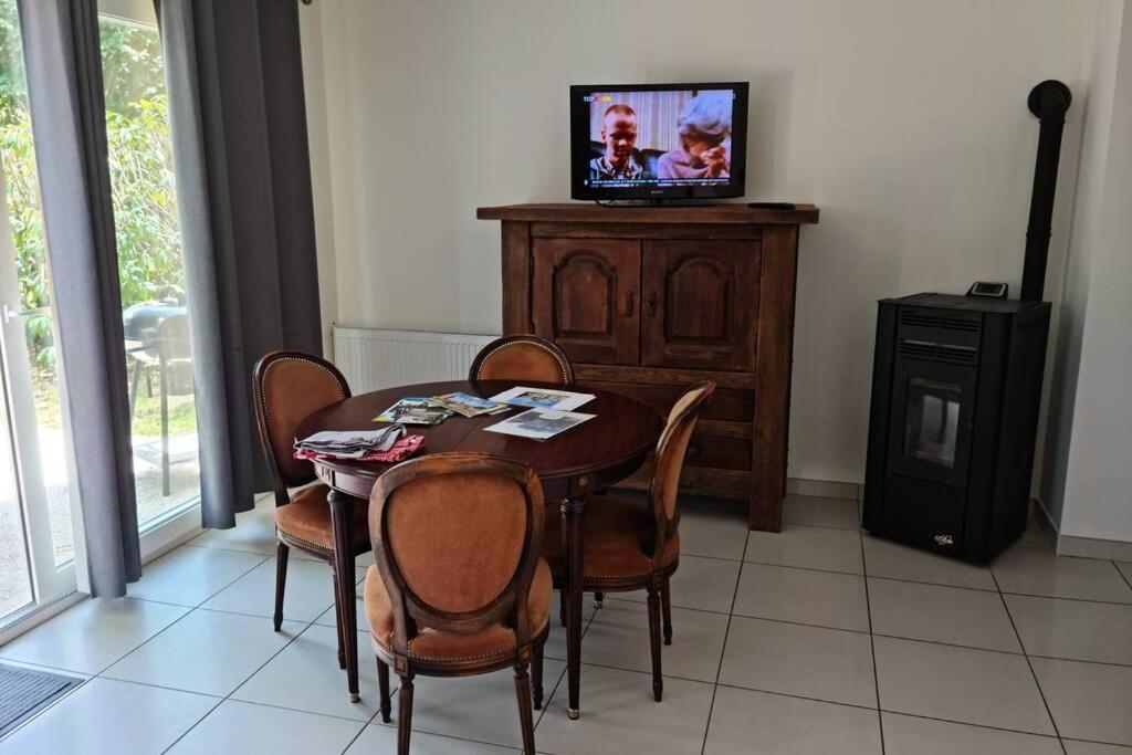 Maison Centre De Bellegarde Avec Jardin Et Terrasse Equipee D'Un Salon De Jardin Et D'Un Barbecue Cuisine Equipee 3 Chambres Avec 2 Lits Double 140X190 Et 2 Lits Simple Chauffage Poele A Granules Parking Gratuit Devant La Maison Bellegarde-du-Loiret Exteriér fotografie