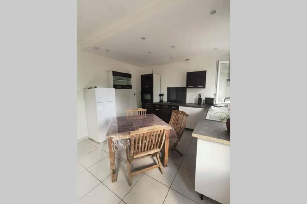 Maison Centre De Bellegarde Avec Jardin Et Terrasse Equipee D'Un Salon De Jardin Et D'Un Barbecue Cuisine Equipee 3 Chambres Avec 2 Lits Double 140X190 Et 2 Lits Simple Chauffage Poele A Granules Parking Gratuit Devant La Maison Bellegarde-du-Loiret Exteriér fotografie