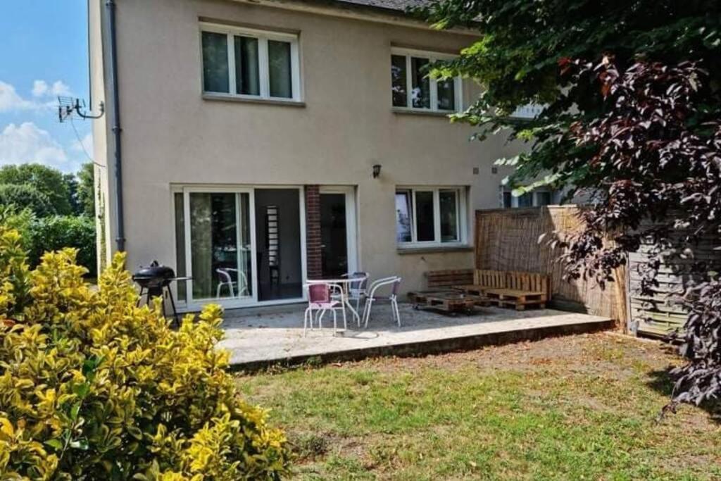 Maison Centre De Bellegarde Avec Jardin Et Terrasse Equipee D'Un Salon De Jardin Et D'Un Barbecue Cuisine Equipee 3 Chambres Avec 2 Lits Double 140X190 Et 2 Lits Simple Chauffage Poele A Granules Parking Gratuit Devant La Maison Bellegarde-du-Loiret Exteriér fotografie